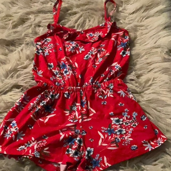 P.S. red floral romper with spaghetti straps. Sizer 5 - Picture 2 of 7
